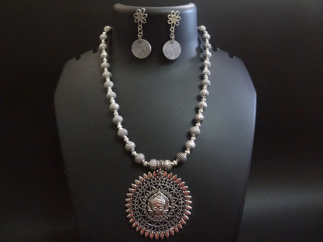 Buy Teejh Maya Black Silver Oxidized Jewellery Set Online At Best Price @  Tata CLiQ