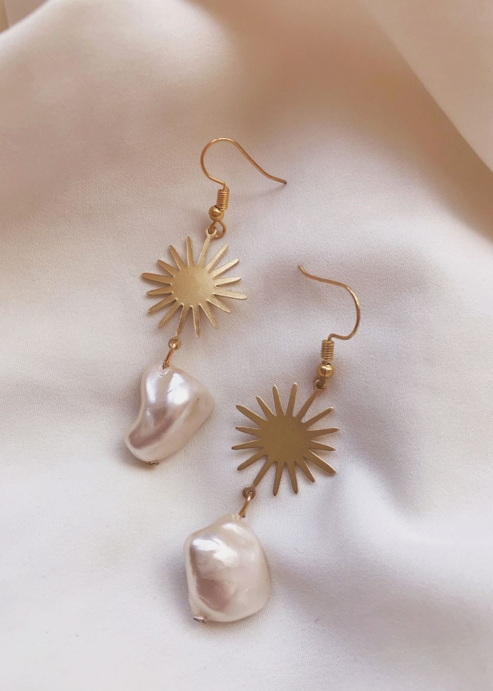 10mm Gold South Sea Shell Pearl Earrings (SPE106) - China pearl earrings  and pearl jewelry price | Made-in-China.com