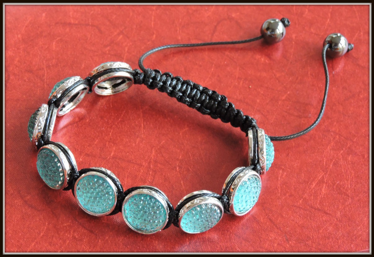 Shamballa bracelets with Preciosa beads (blue, red), Women's Fashion,  Jewelry & Organisers, Bracelets on Carousell