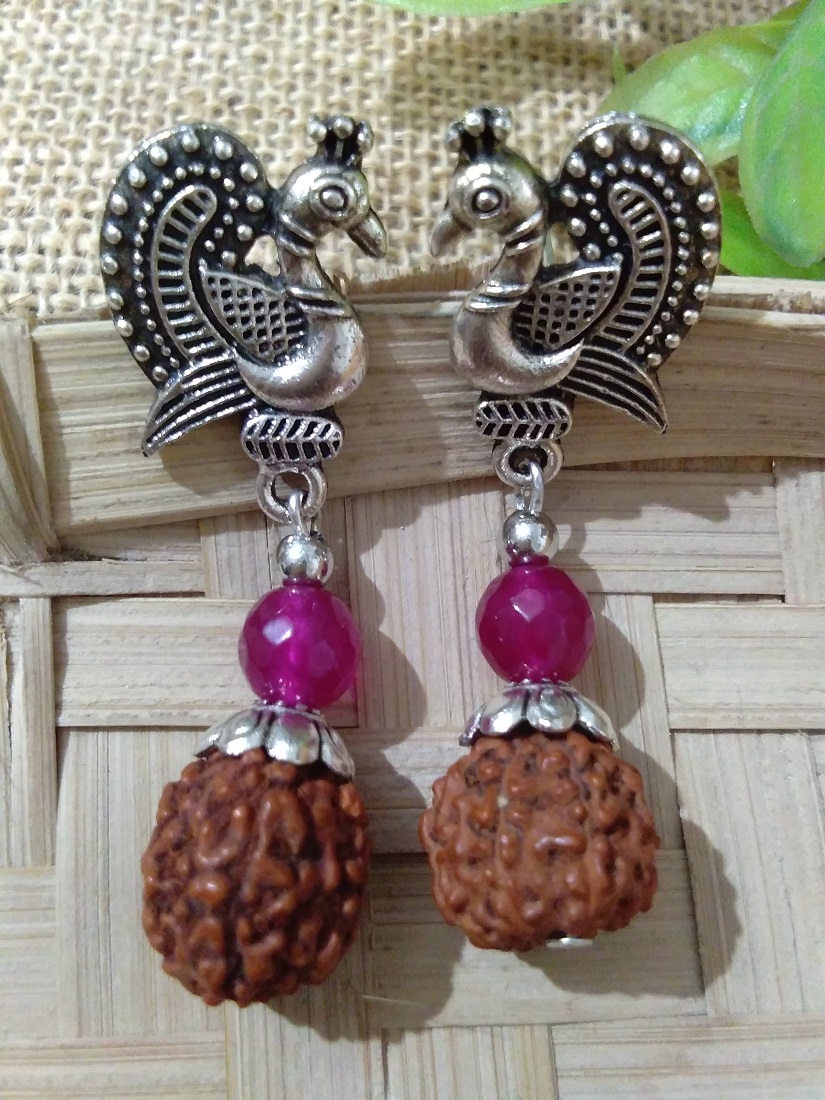 ahilyajewels.com - If you believe in Lord Shiva then these earrings are  perfect for you. Beautifully designed around a Trishul and Damroo with a  rudraksha suspended - these will surely capture attention !!!