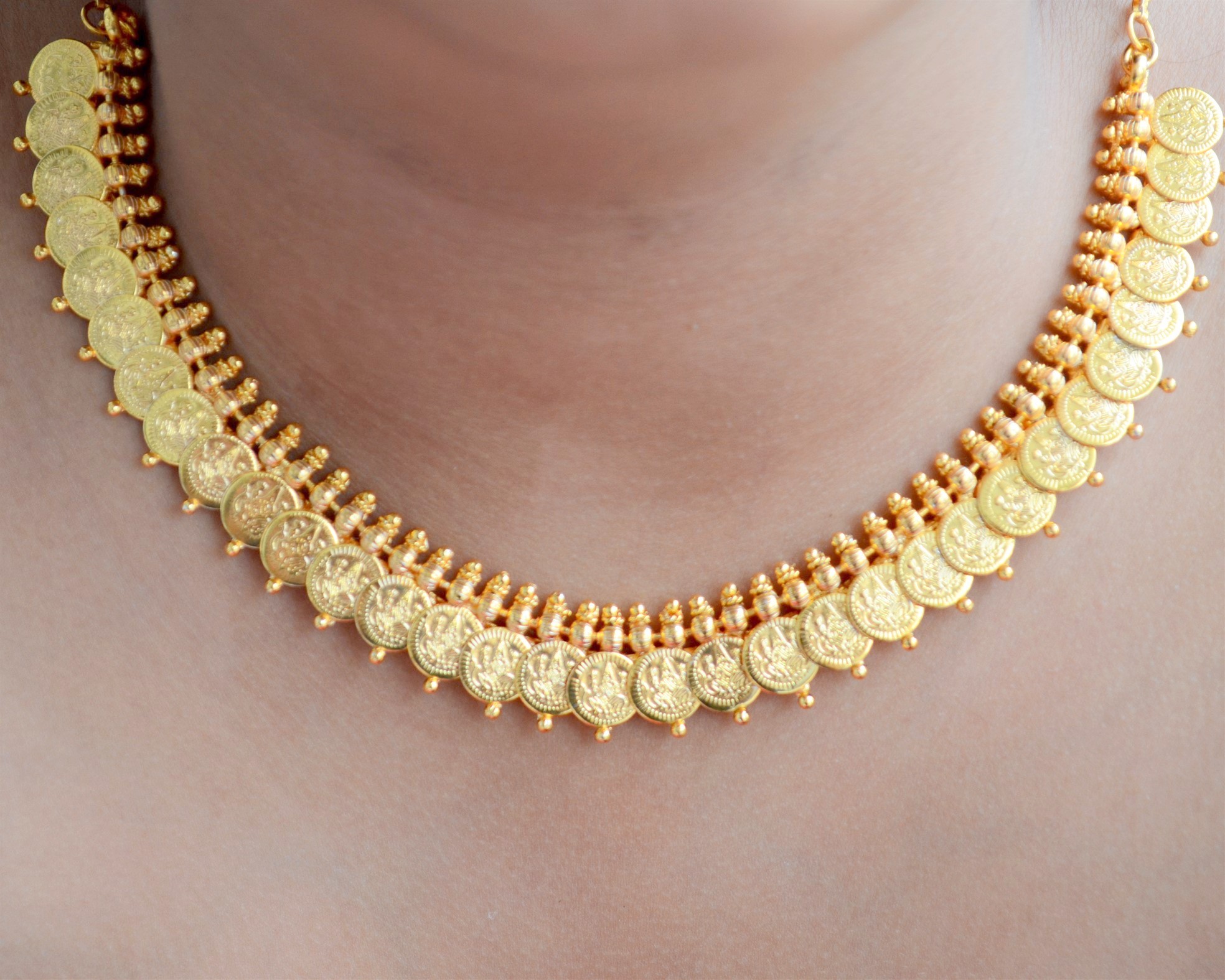 indian gold necklace with stones