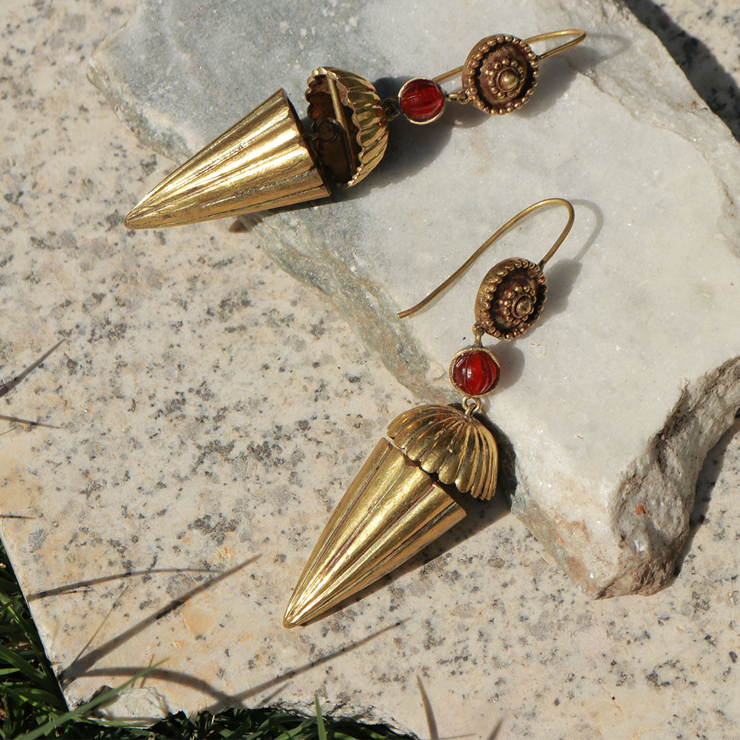 Pine cone earrings with rhinestones (S) | silver | Earrings Women's |  Ferragamo GB